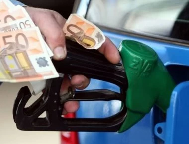 Στα «ύψη» η τιμή της βενζίνης - Θα αγγίξει το 1,70 η αμόλυβδη